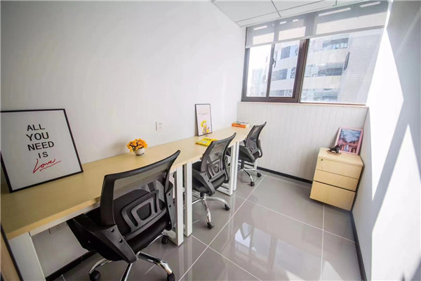 打浦桥日月光中心共享办公室4人间