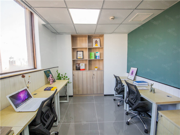 打浦桥日月光中心共享办公室5人间