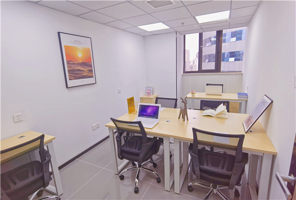 打浦桥日月光中心联合办公室7人间